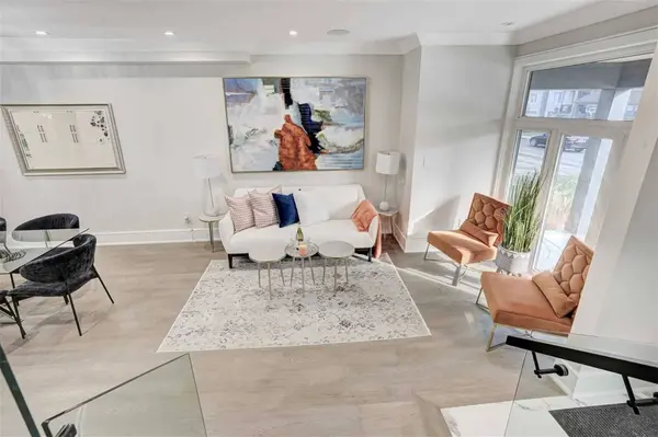 94 Lake CRES, Toronto W06, ON M8V 1W1
