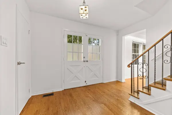24 Valloncliffe RD, Markham, ON L3T 2W8