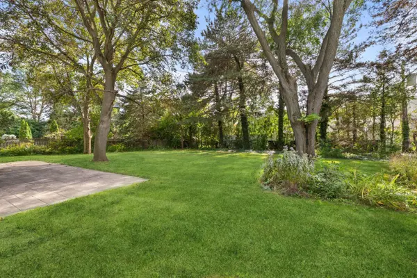 24 Valloncliffe RD, Markham, ON L3T 2W8