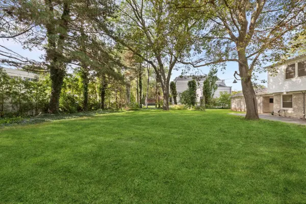 24 Valloncliffe RD, Markham, ON L3T 2W8