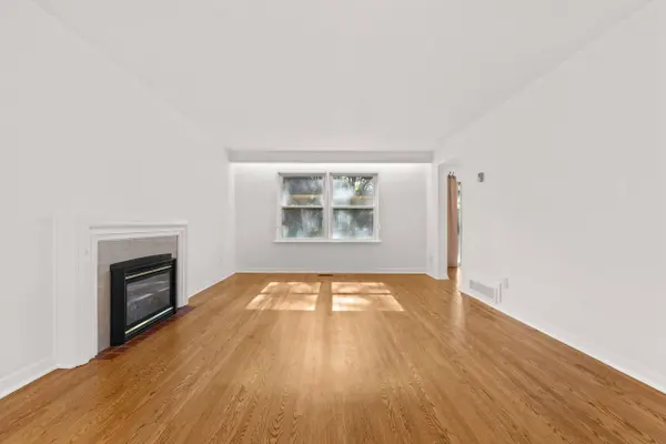 24 Valloncliffe RD, Markham, ON L3T 2W8