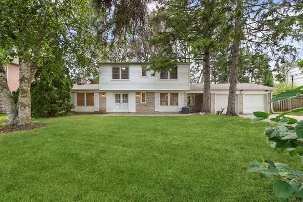24 Valloncliffe RD, Markham, ON L3T 2W8