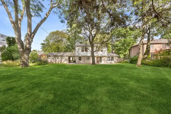24 Valloncliffe RD, Markham, ON L3T 2W8