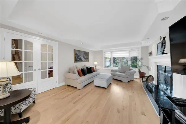 24 Golf View DR, Brampton, ON L6W 1A5