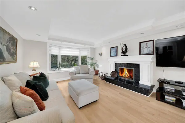 24 Golf View DR, Brampton, ON L6W 1A5