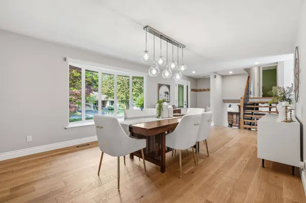 1281 Lakeview DR, Oakville, ON L6H 2N1