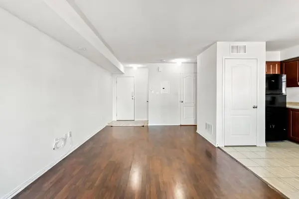 43 Hays BLVD #14, Oakville, ON L6H 3J3