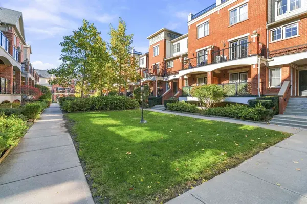 43 Hays BLVD #14, Oakville, ON L6H 3J3