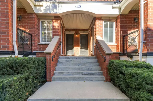 43 Hays BLVD #14, Oakville, ON L6H 3J3