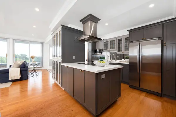 100 Lakeshore RD E #1105, Oakville, ON L6J 6M9