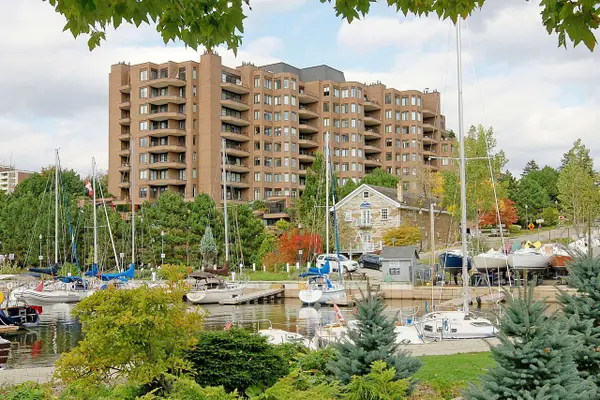100 Lakeshore RD E #1105