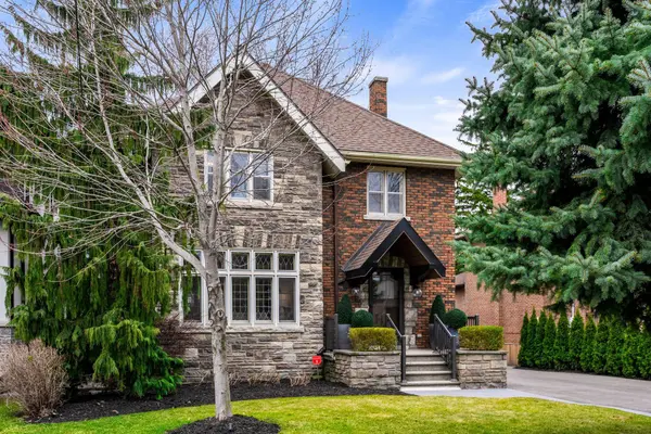 28 Thompson AVE