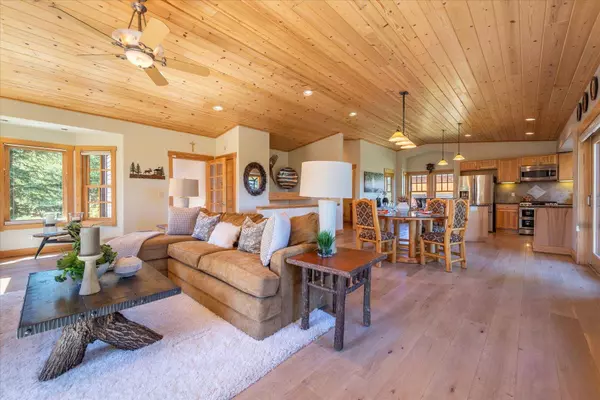 14905 Skislope Way, Truckee, CA 96161