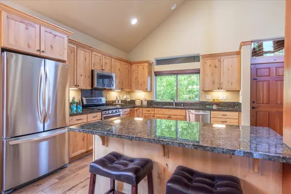 10364 Winter Creek Loop, Truckee, CA 96161-0000