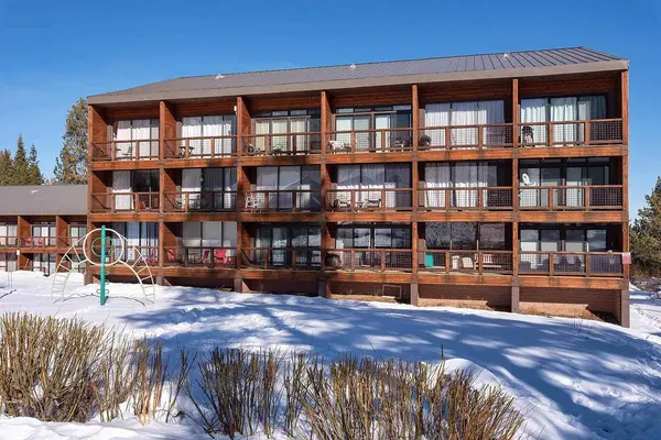 11591 Snowpeak Way, Truckee, CA 96161-0000