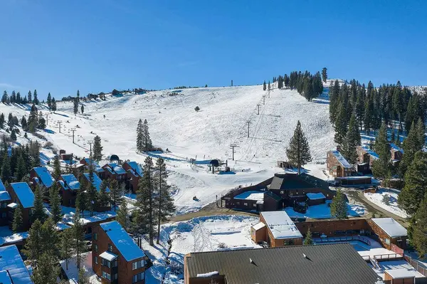 11591 Snowpeak Way, Truckee, CA 96161-0000
