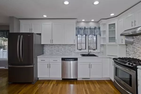 128 Roosevelt Ave, Agawam, MA 01030