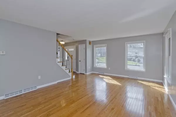 128 Roosevelt Ave, Agawam, MA 01030