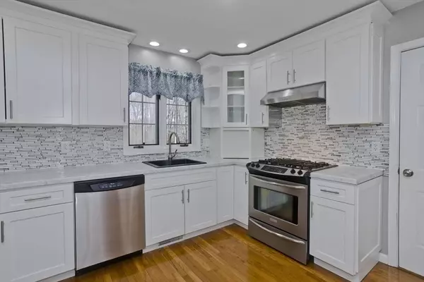 128 Roosevelt Ave, Agawam, MA 01030