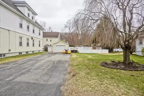 208-210 Walnut St, Agawam, MA 01001