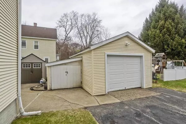 208-210 Walnut St, Agawam, MA 01001