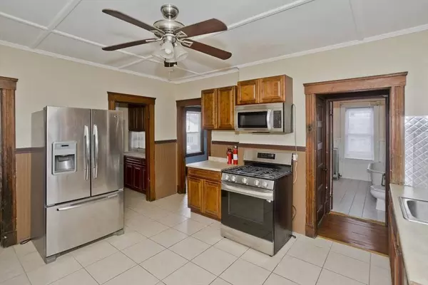 208-210 Walnut St, Agawam, MA 01001