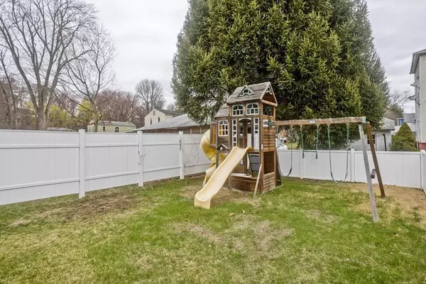 208-210 Walnut St, Agawam, MA 01001