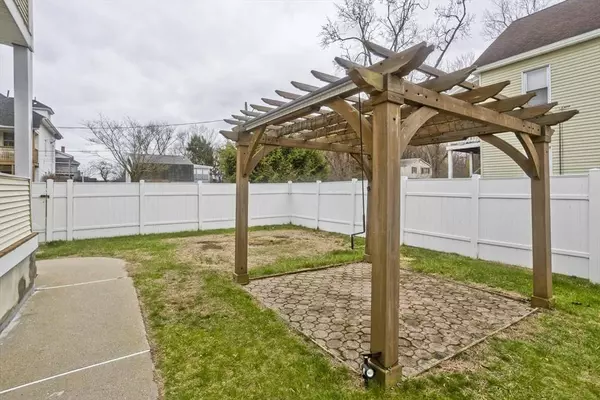 208-210 Walnut St, Agawam, MA 01001