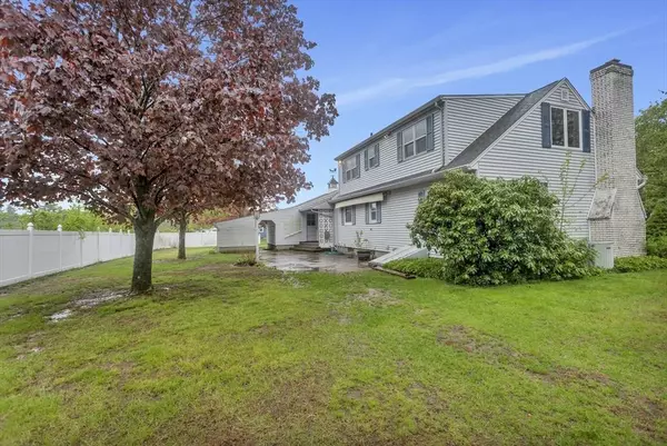 46 Giffin Pl, Agawam, MA 01030