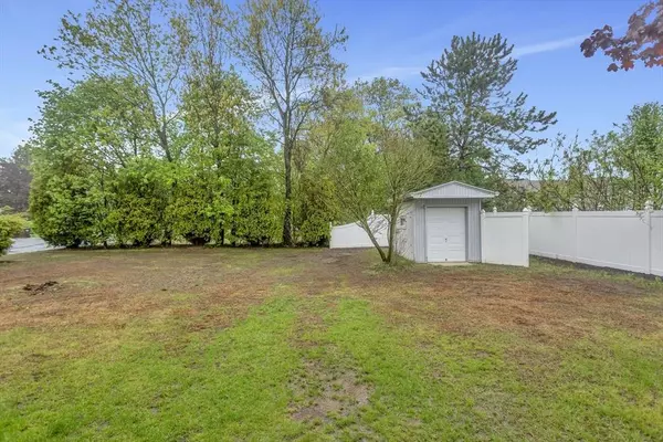 46 Giffin Pl, Agawam, MA 01030