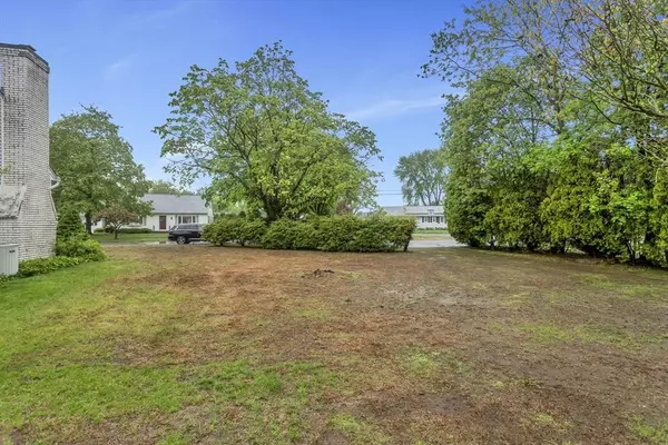 46 Giffin Pl, Agawam, MA 01030