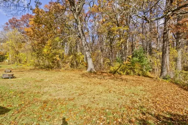 267 Rowley St, Agawam, MA 01001