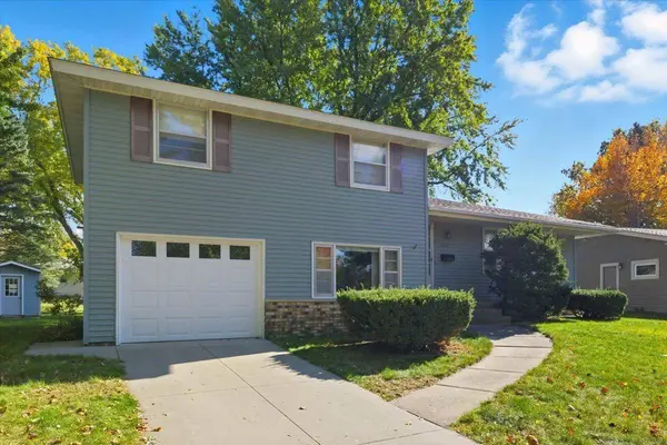 2326 16th AVE NW, Rochester, MN 55901