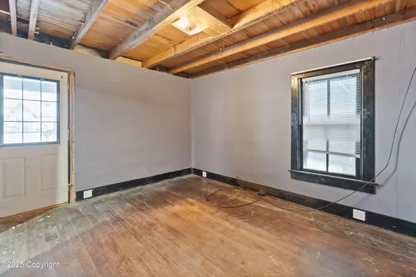 10 Hill, Newcastle, WY 82701