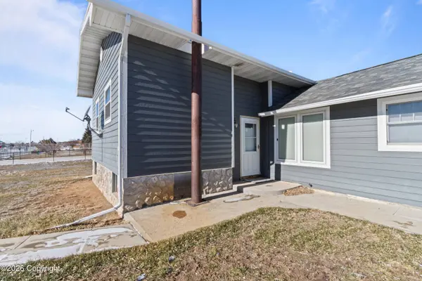 519 Pine St, Newcastle, WY 82701