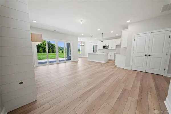 10015 Charlotte Court, Washington Twp, OH 45458