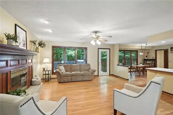 2140 Hillrise Circle, Bellbrook, OH 45305