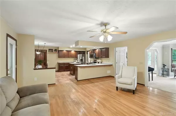 2140 Hillrise Circle, Bellbrook, OH 45305