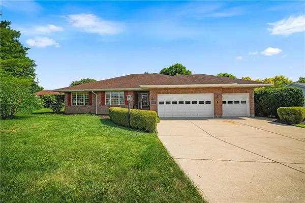 1780 Tearose Circle, Fairborn, OH 45324