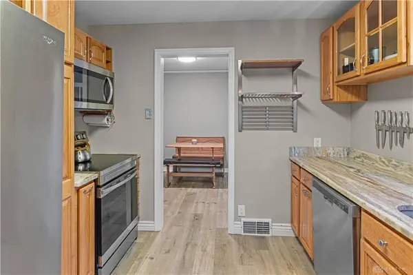 208 E Dorothy Lane, Kettering, OH 45419