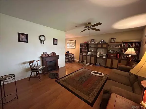 389 N Garber Drive, Tipp City, OH 45371