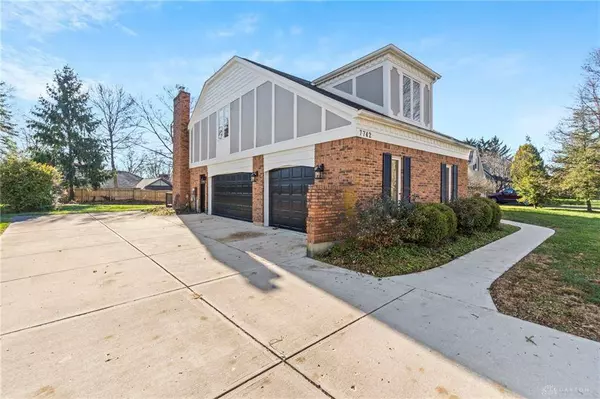 7742 N Winding Way, Tipp City, OH 45371