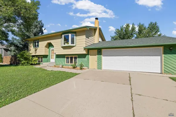 3932 Falcon Dr, Rapid City, SD 57701