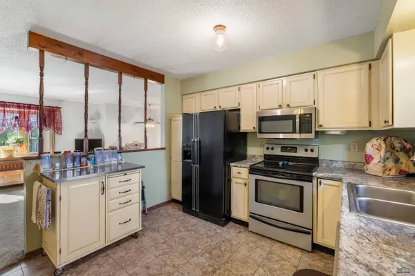 3932 Falcon Dr, Rapid City, SD 57701