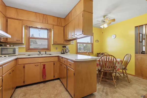 615 Bel Aire Dr, Rapid City, SD 57702