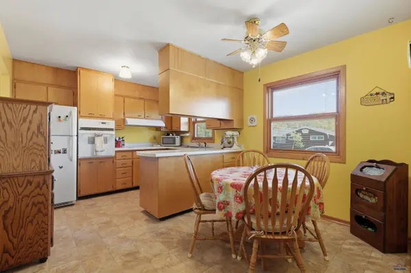615 Bel Aire Dr, Rapid City, SD 57702