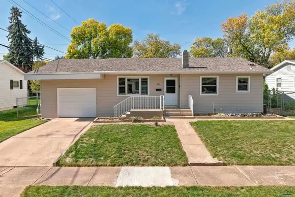 615 Bel Aire Dr, Rapid City, SD 57702