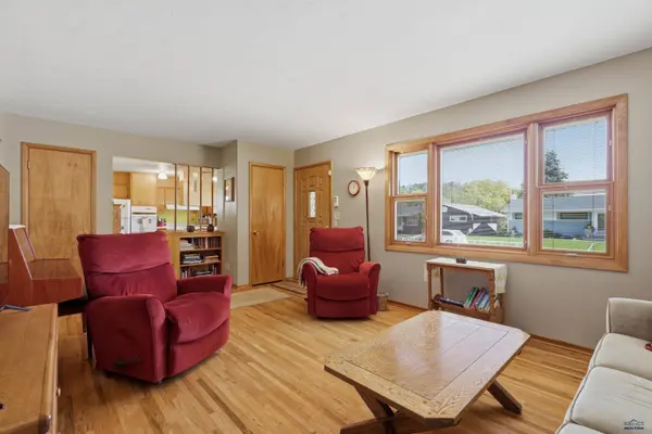 615 Bel Aire Dr, Rapid City, SD 57702
