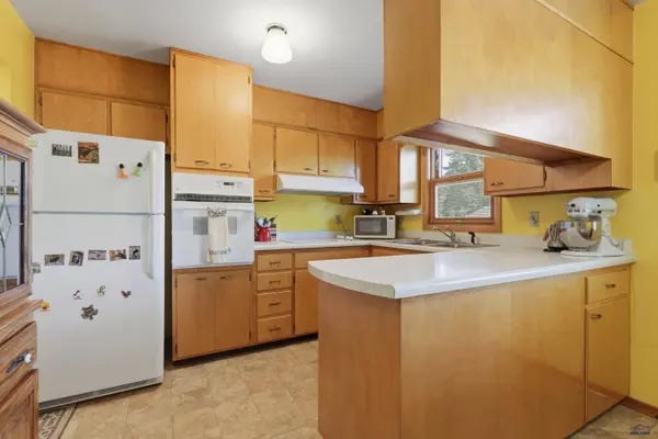 615 Bel Aire Dr, Rapid City, SD 57702