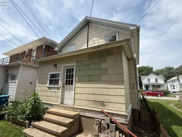205 N Wood ST, Fremont, OH 43420